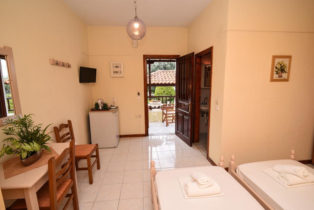Studios Filippos Skopelos Town Room photo